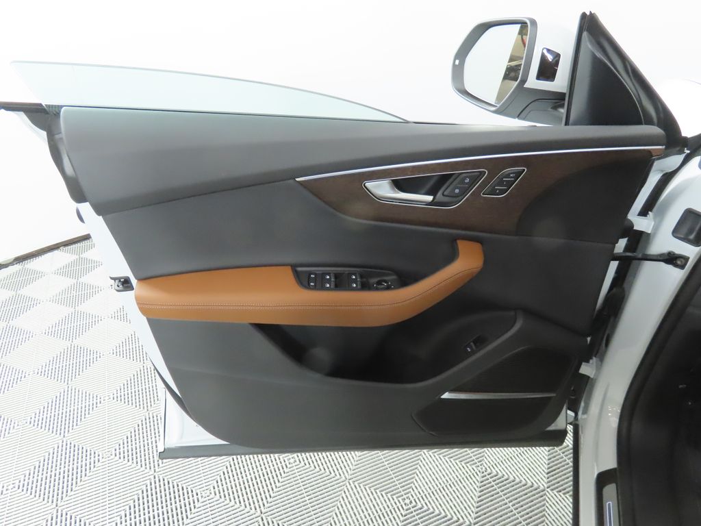 Thumbnail: 2026 Audi Q8 - 29