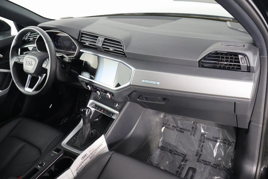 Thumbnail: 2025 Audi Q3 - 9