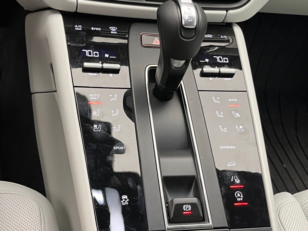 Thumbnail: 2025 Porsche Macan - 13