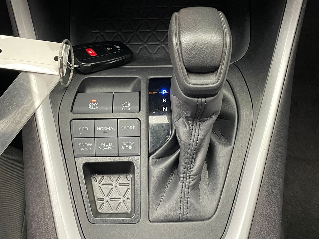 2024 Toyota RAV4 XLE 29