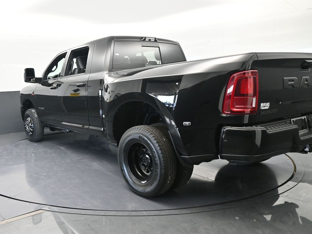 New 2026 Diamond Black Crystal Pearlcoat Ram Laramie image 4