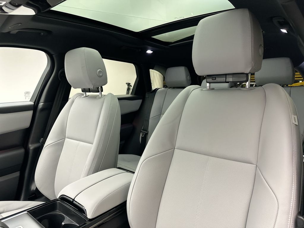 2026 Land Rover Range Rover Velar Dynamic SE 10
