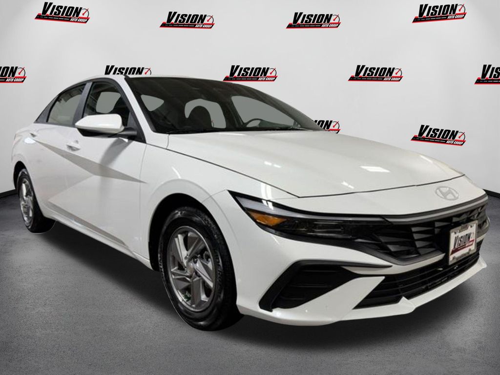 Used 2024 Hyundai Elantra SE with VIN KMHLL4DG1RU839546 for sale in Miami, FL