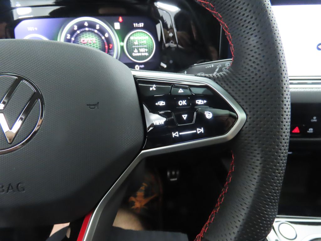 2024 Volkswagen Golf GTI SE 12