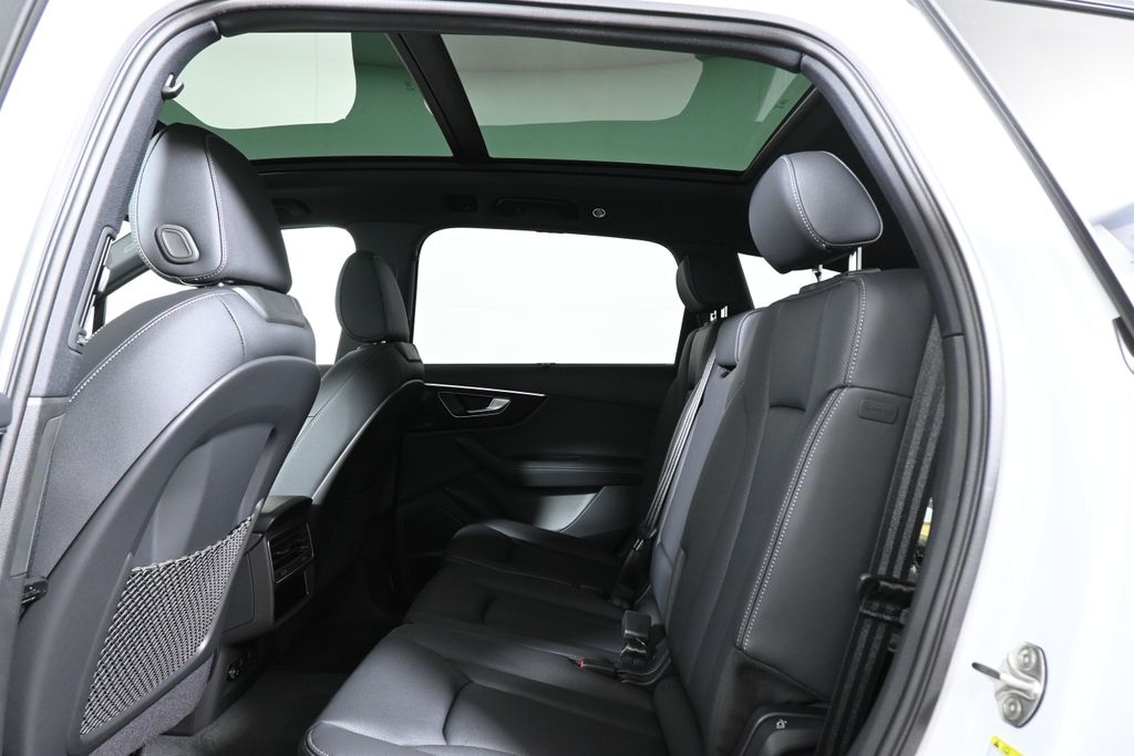 Thumbnail: 2026 Audi Q7 - 28