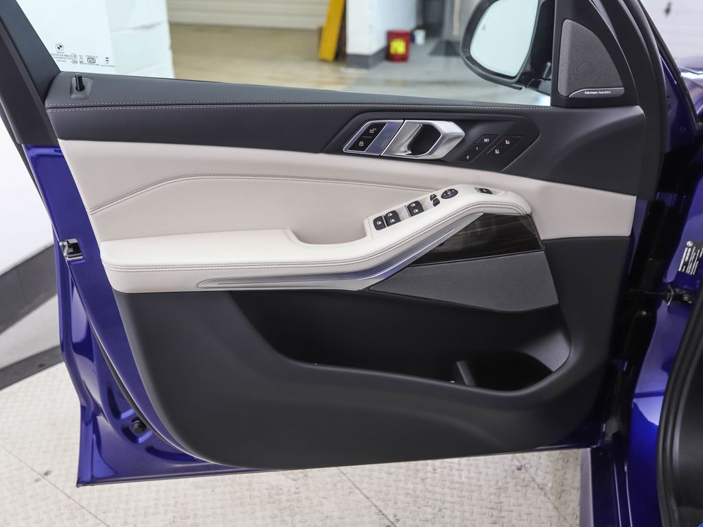 Thumbnail: 2026 BMW X5 - 9