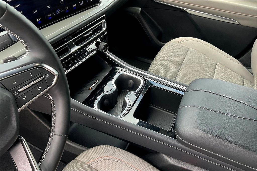 Used 2025 Chevrolet Traverse LT 4D Sport Utility