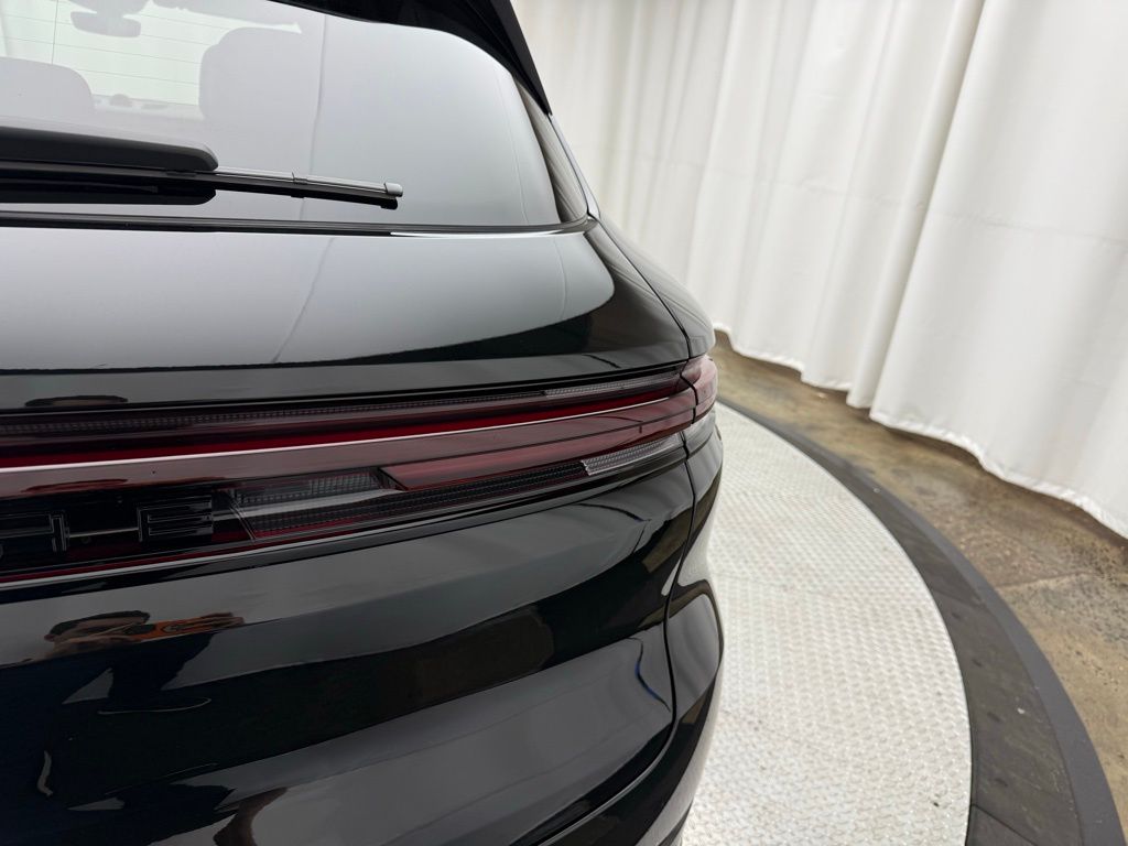 Thumbnail: 2025 Porsche Cayenne - 16