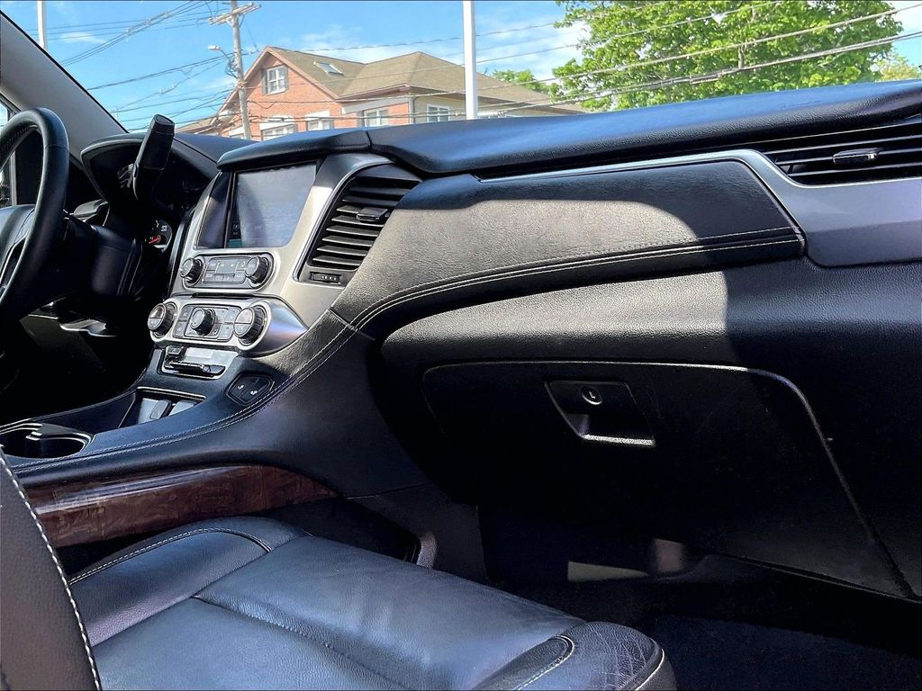 2017 Chevrolet Tahoe — photo 14