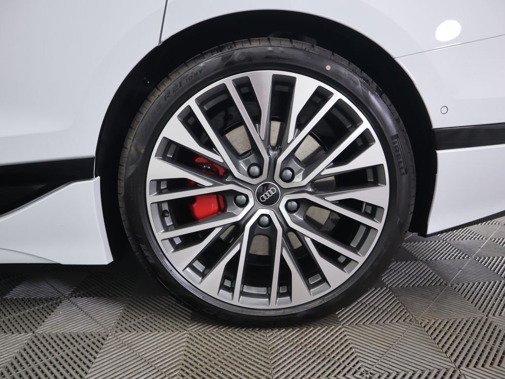 Thumbnail: 2025 Audi S6 - 32