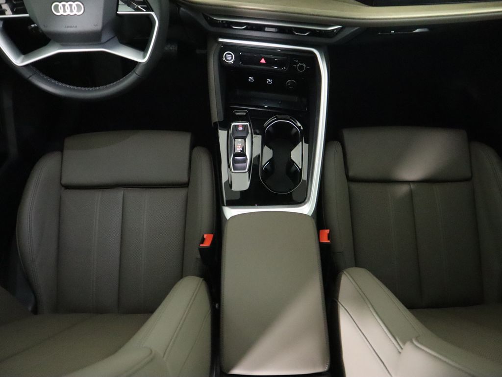 Thumbnail: 2025 Audi Q5 - 18