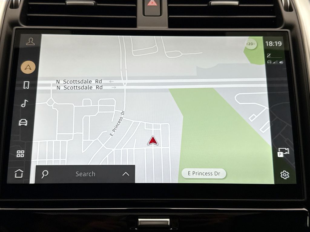 Thumbnail: 2025 Land Rover Discovery - 14