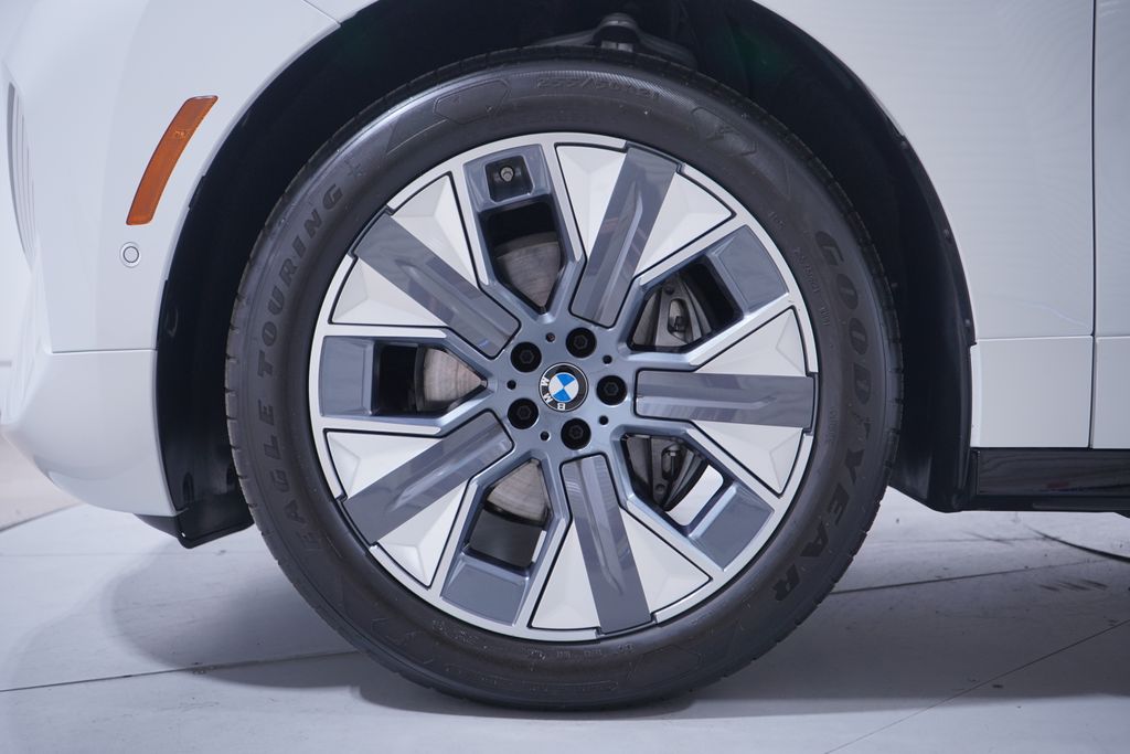 Thumbnail: 2026 BMW iX - 2