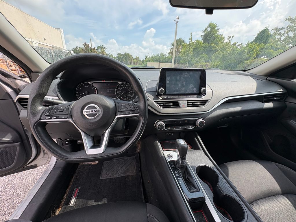 Used 2020 Silver Nissan 2.5 S image 8