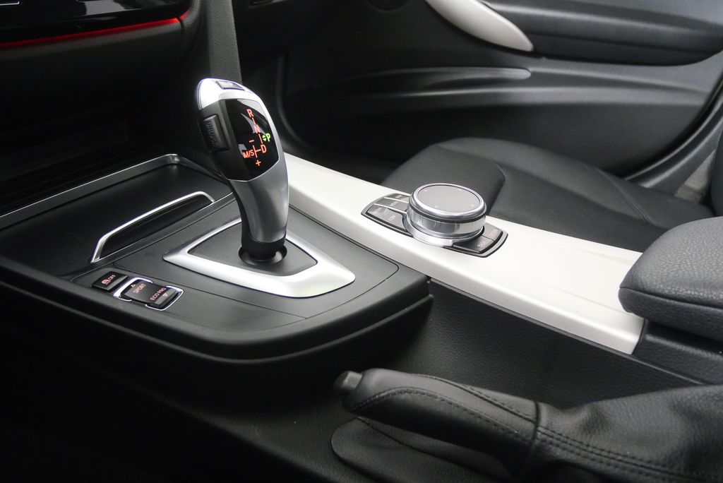 Thumbnail: 2018 BMW 3 Series - 24