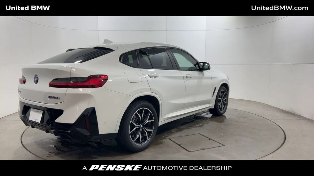 Thumbnail: 2025 BMW X4 - 8