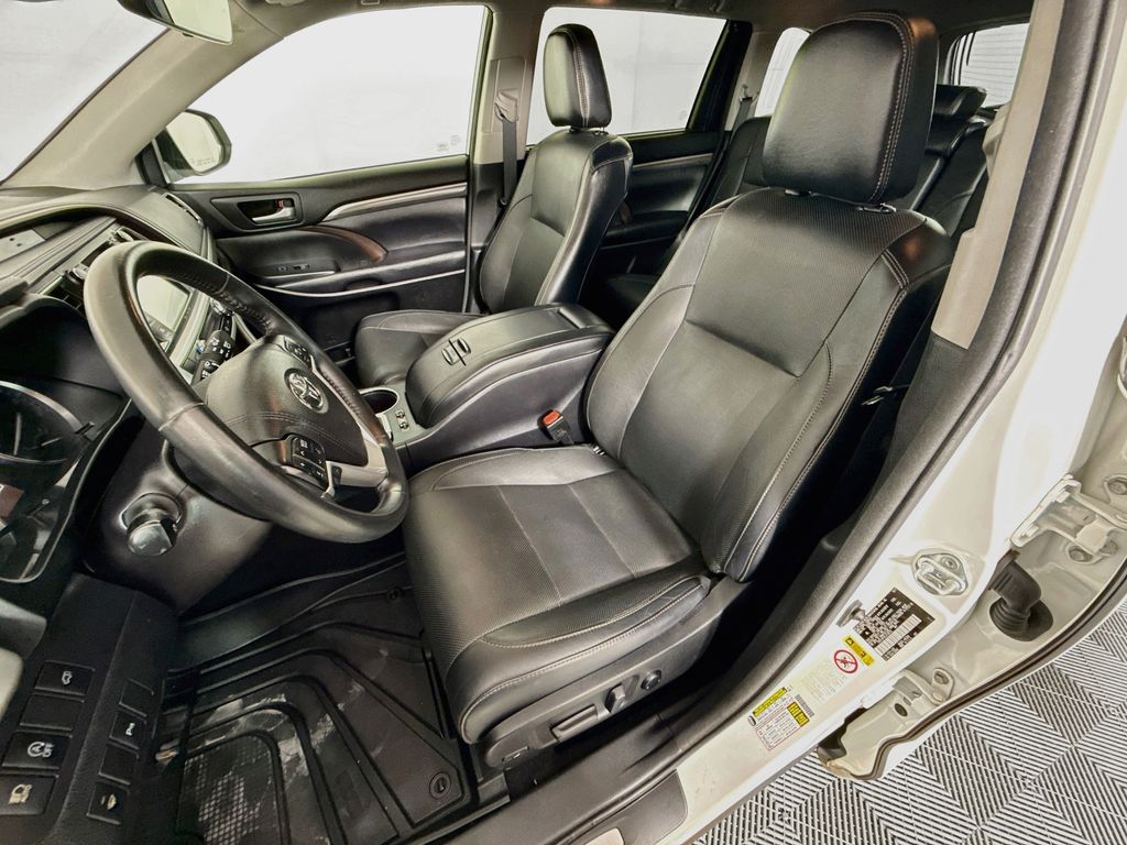Thumbnail: 2018 Toyota Highlander - 21