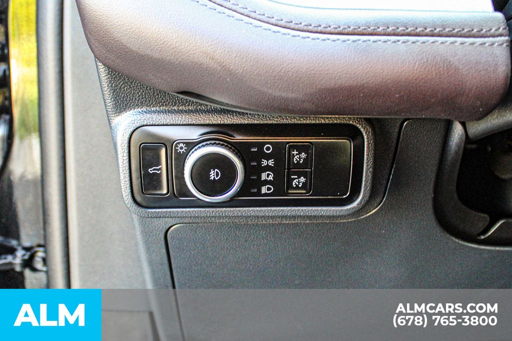 Used 2025 Black Ford Platinum image 27