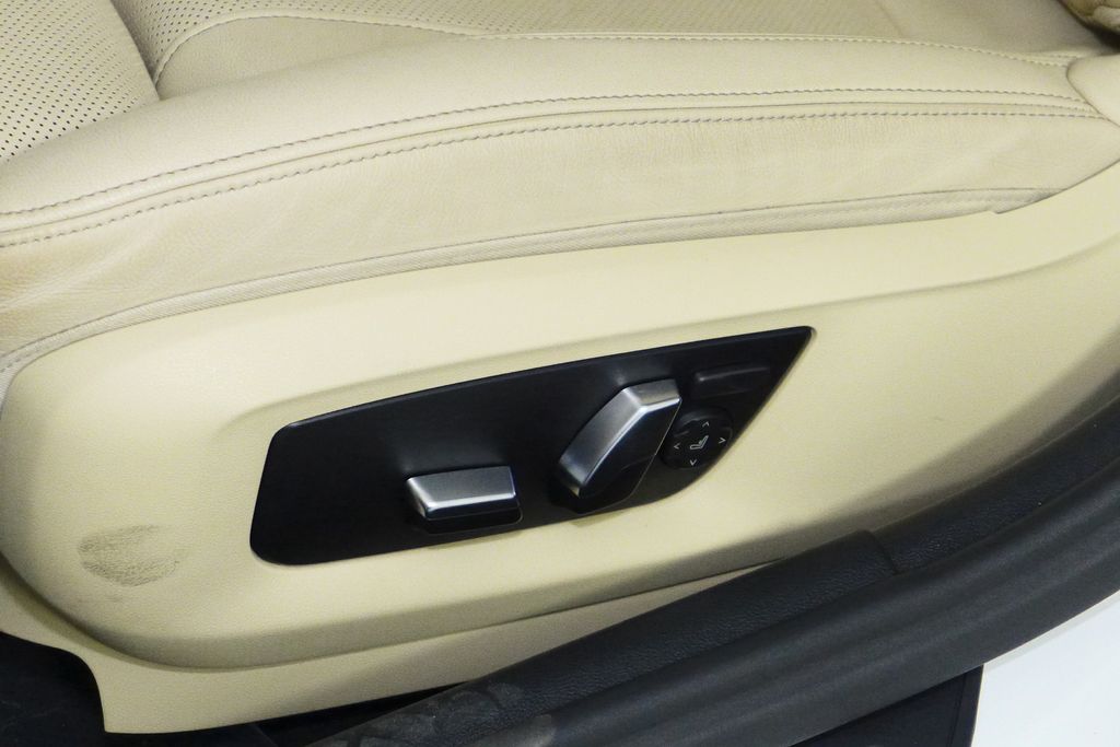 Thumbnail: 2023 BMW 5 Series - 23