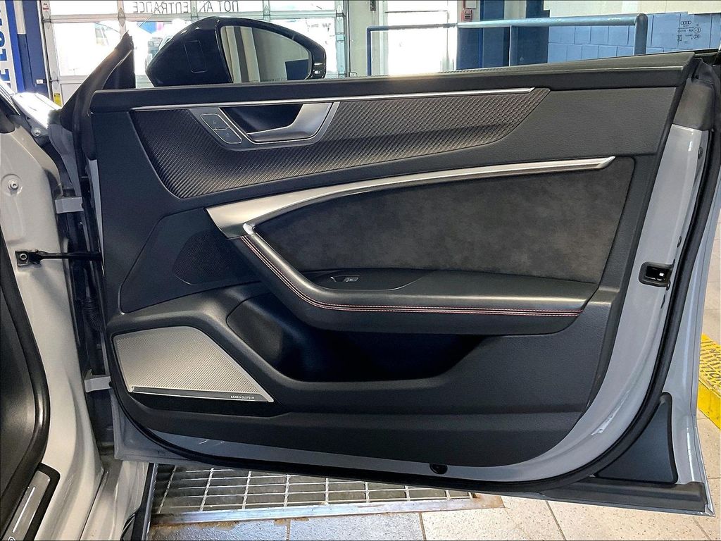 2021 Audi RS 7 — photo 12