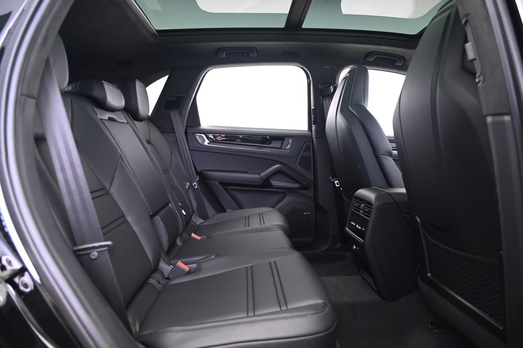 Thumbnail: 2025 Porsche Cayenne - 18