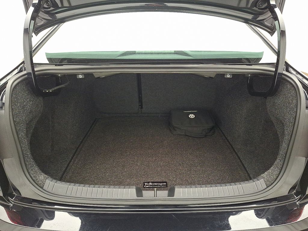 Thumbnail: 2019 Volkswagen Jetta - 28