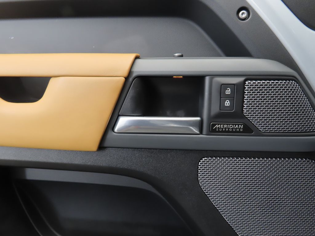 2023 Land Rover Defender 90 24