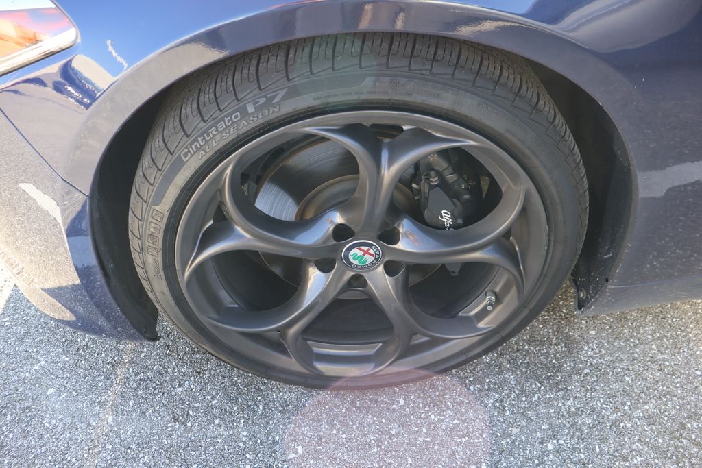 Thumbnail: 2019 Alfa Romeo Giulia - 4