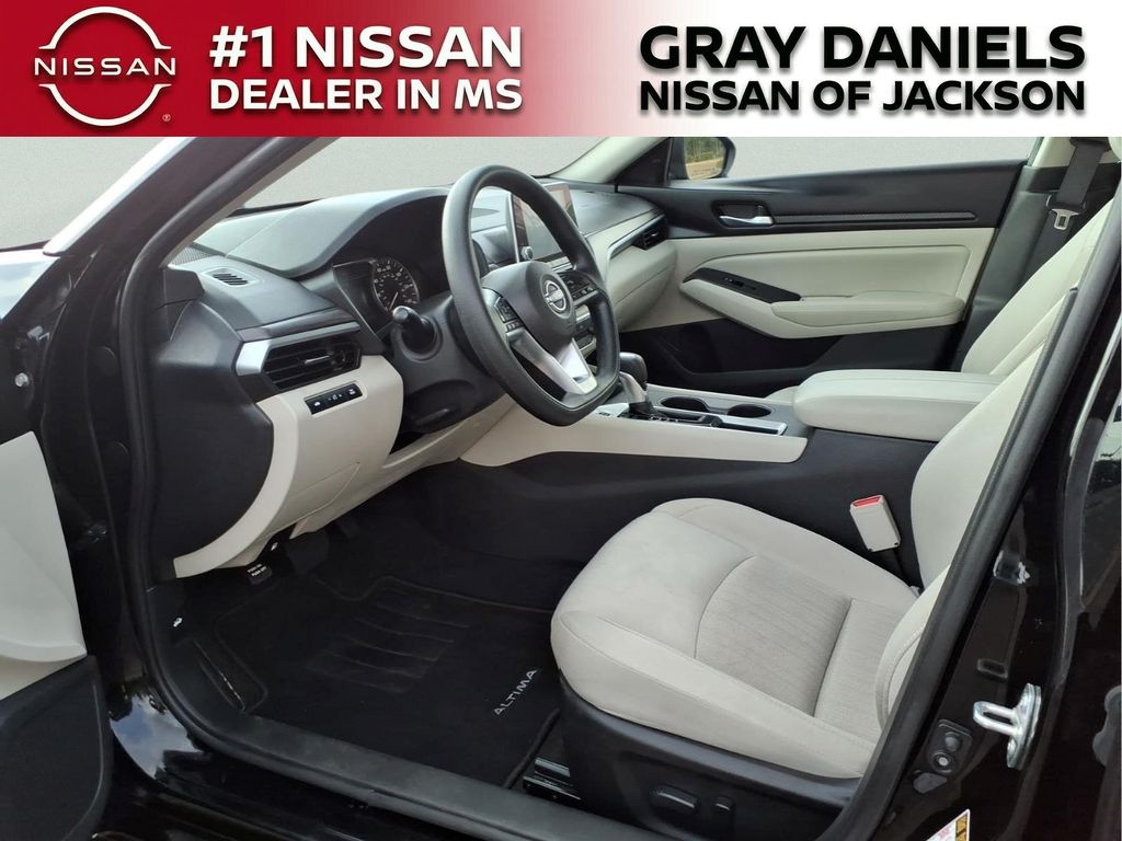 Used 2025 Nissan Altima Sedan
