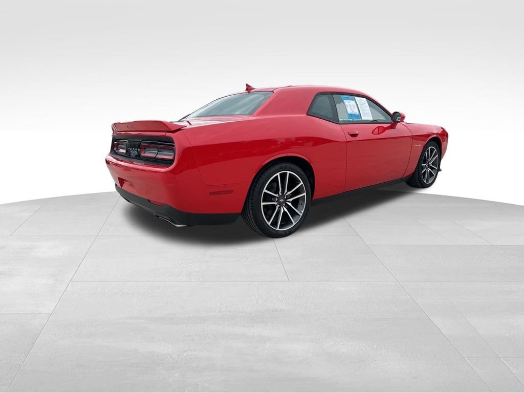 2022 Dodge Challenger R/T 8