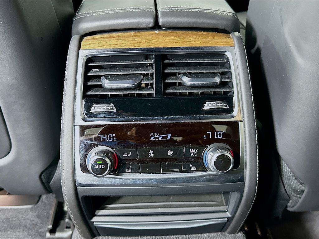 Thumbnail: 2016 BMW 7 Series - 26