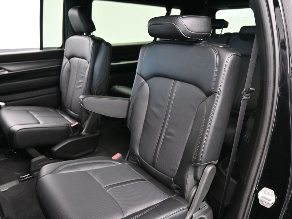New 2026 High Gloss Black Jeep Limited Altitude image 28