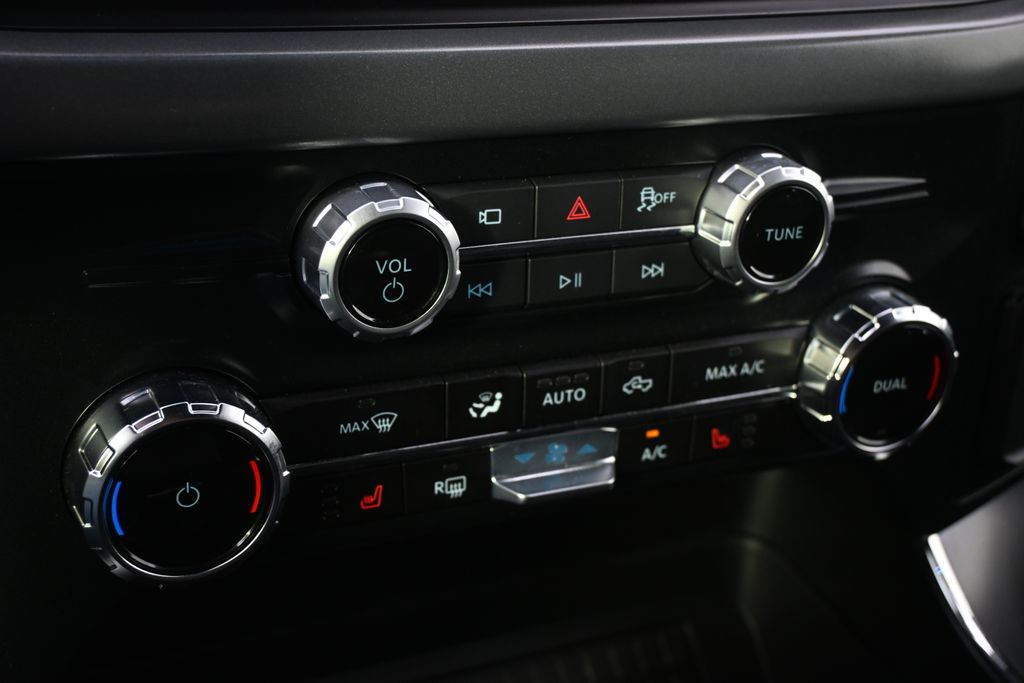 New 2025 Black Ford XLT Hybrid image 30