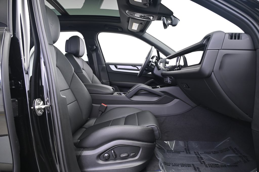Thumbnail: 2025 Porsche Cayenne - 23