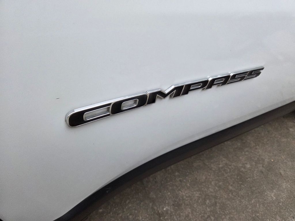 Used 2025 White Jeep Limited image 3