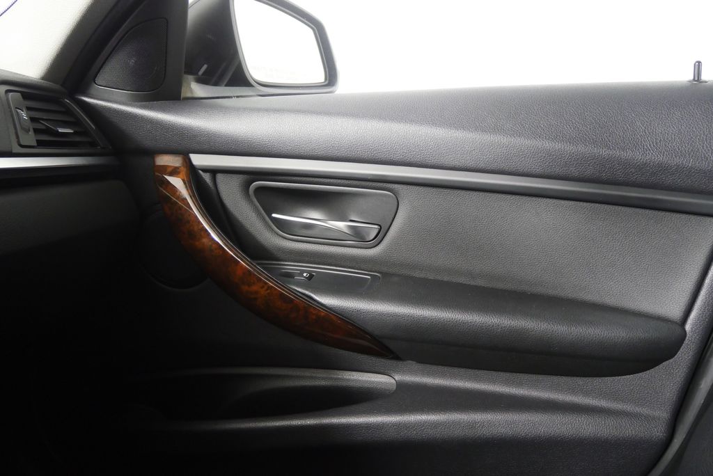 Thumbnail: 2015 BMW 3 Series - 29