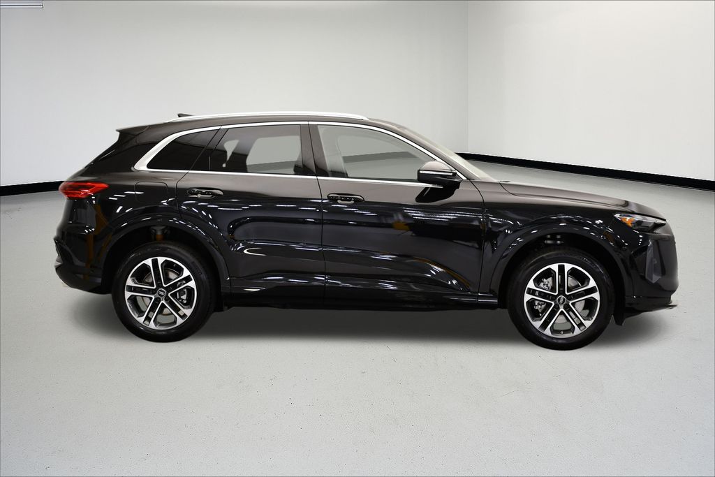 Thumbnail: 2025 Audi Q5 - 6