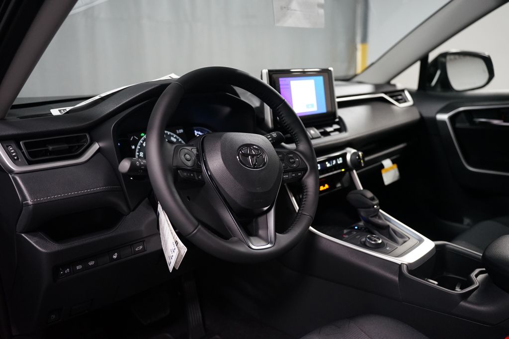 Thumbnail: 2025 Toyota RAV4 - 16