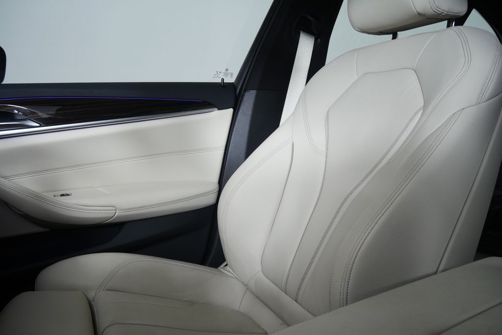 Thumbnail: 2023 BMW 5 Series - 22