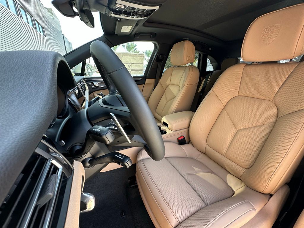 Thumbnail: 2026 Porsche Macan - 5