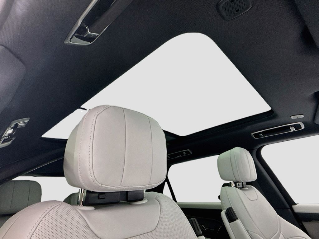 Thumbnail: 2026 Land Rover Range Rover Sport - 17