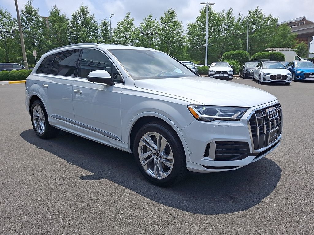 Thumbnail: 2023 Audi Q7 - 3