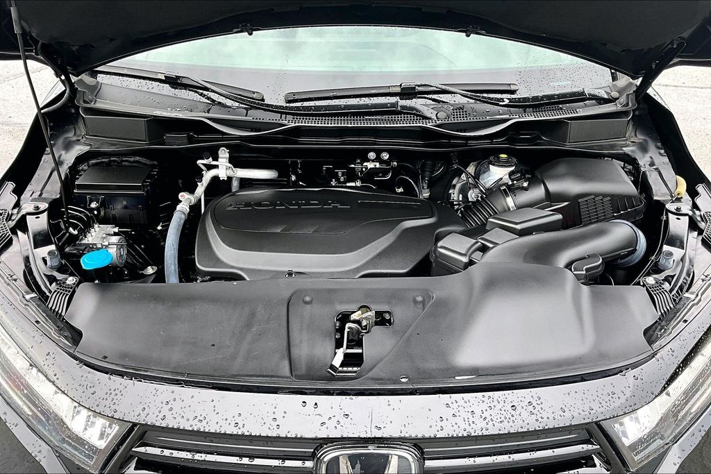 Used 2024 Honda Odyssey Van