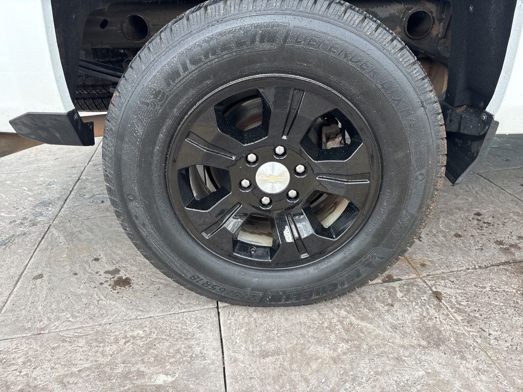 Used 2018 White Chevrolet LT image 13