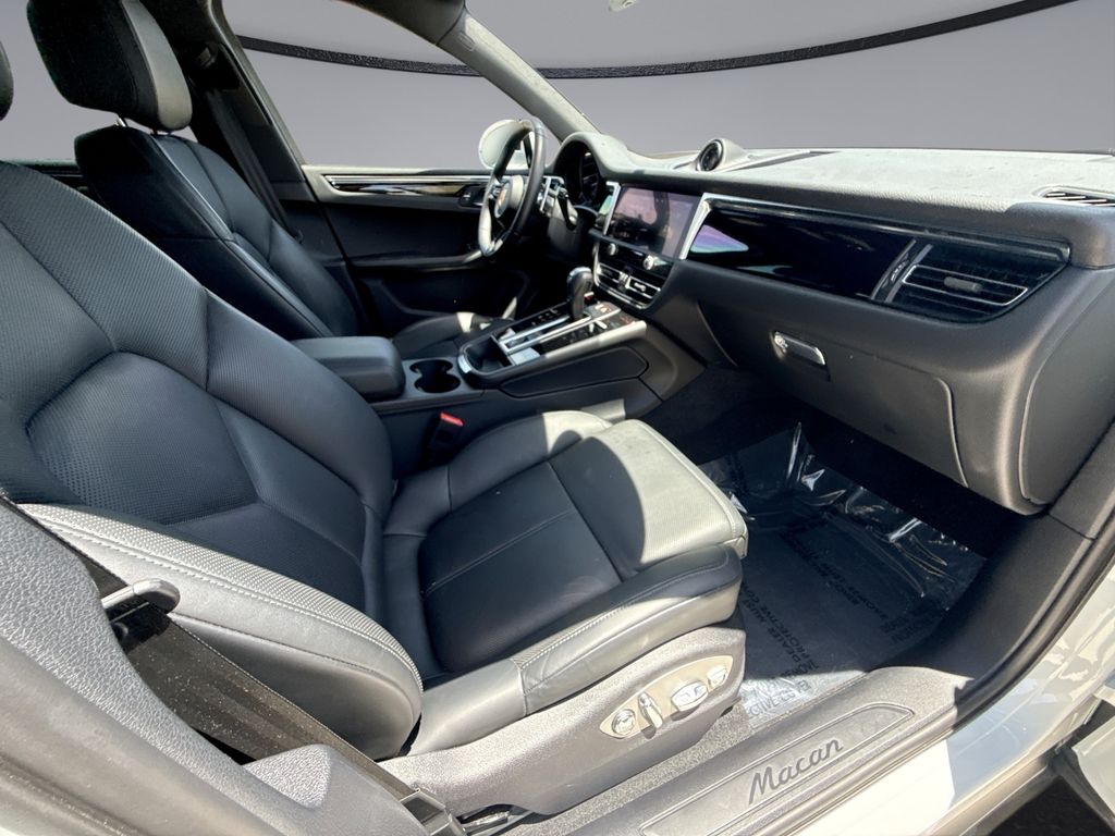 Thumbnail: 2023 Porsche Macan - 15