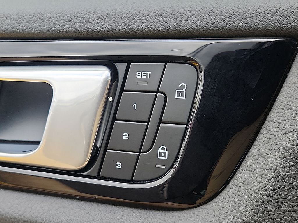 Thumbnail: 2022 Porsche Cayenne - 26