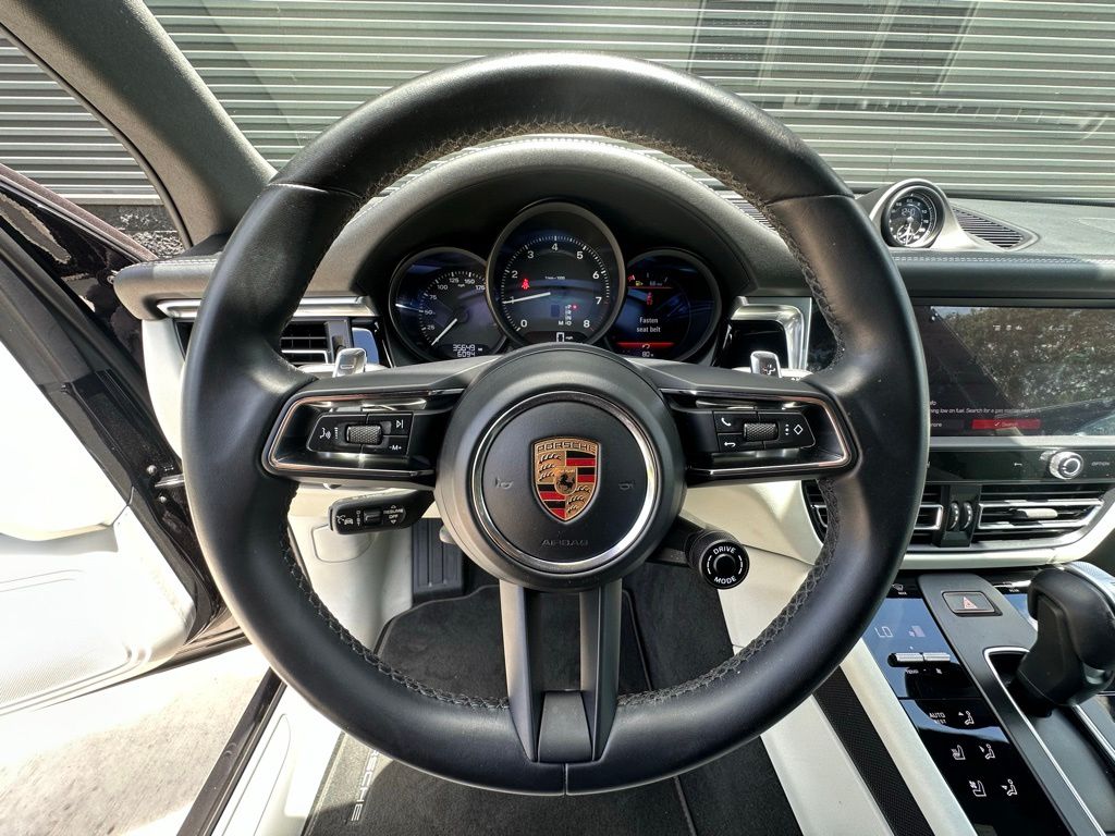 Thumbnail: 2023 Porsche Macan - 23