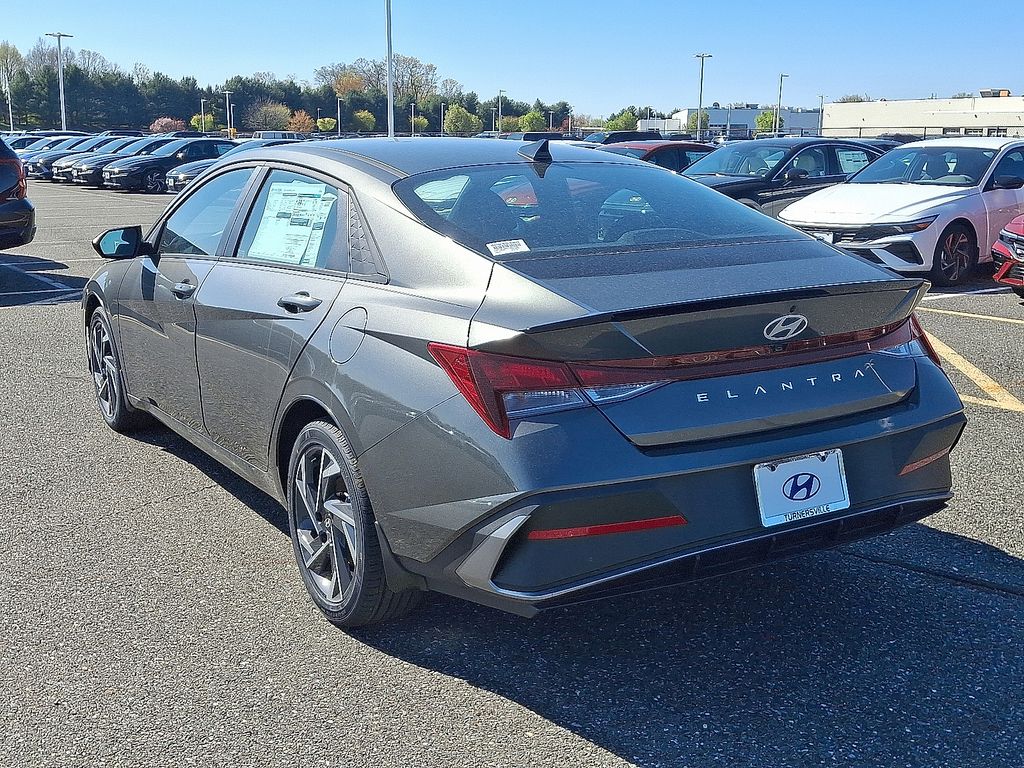 2025 Hyundai Elantra Sport 3
