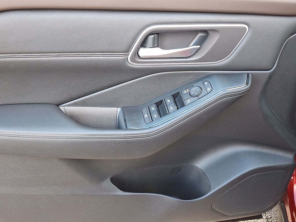 Thumbnail: 2021 Nissan Rogue - 13