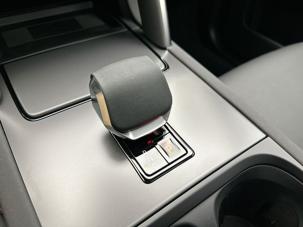 Thumbnail: 2025 Land Rover Discovery Sport - 10